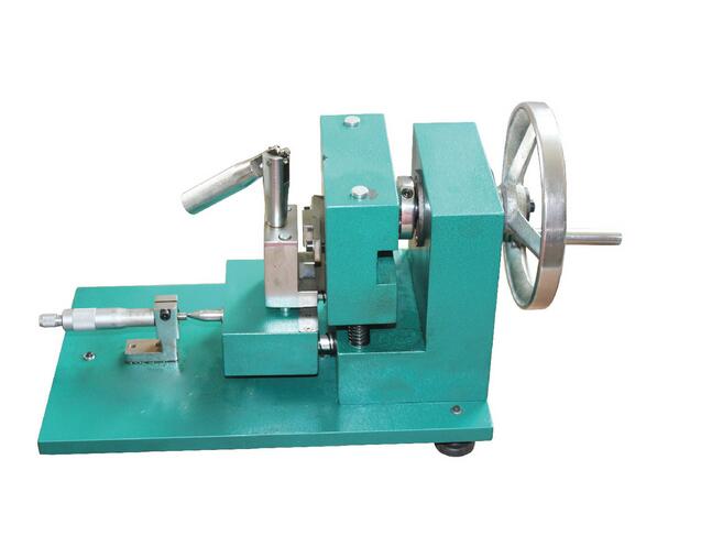 Manual notch sample cutter